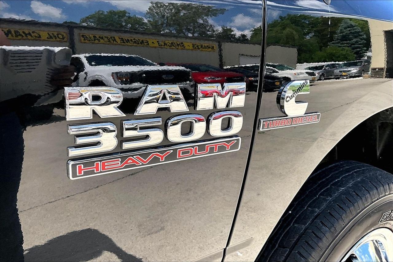 RAM 3500 Tradesman 4x4 Crew Cab 8' Box 2018