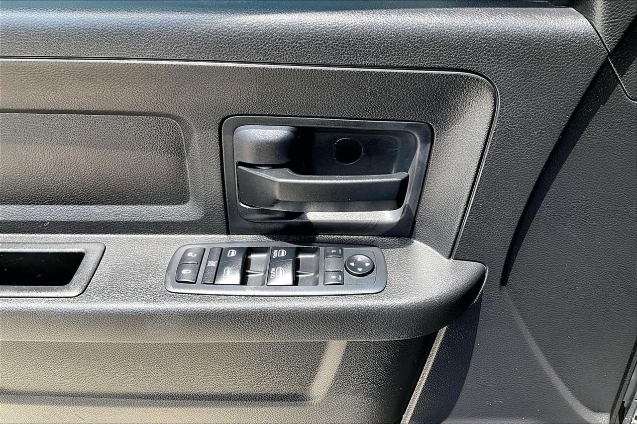 RAM 3500 Tradesman 4x4 Crew Cab 8' Box 2018