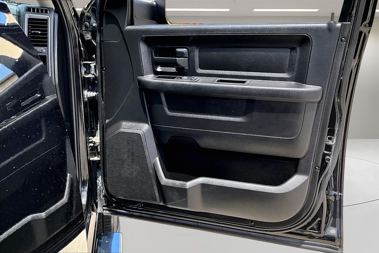 RAM 3500 Tradesman 4x4 Crew Cab 8' Box 2018