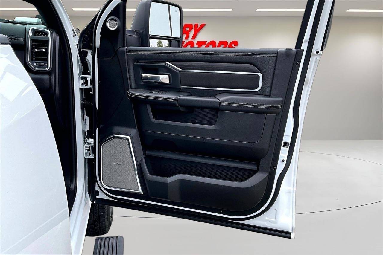 RAM 3500 Laramie 4x4 Mega Cab 6'4" Box 2026