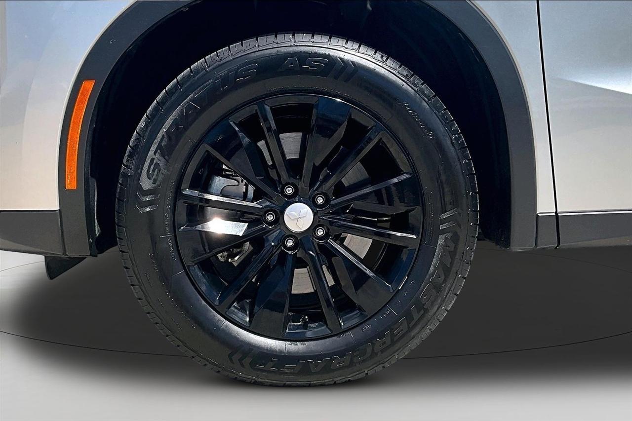 Mitsubishi Outlander ES S-AWC 2025