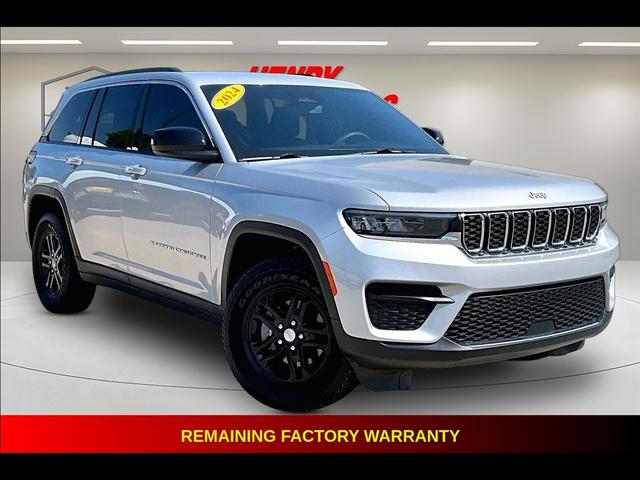 Gray 2024 Jeep Grand Cherokee SUV / Crossover Four-Wheel Drive Automatic