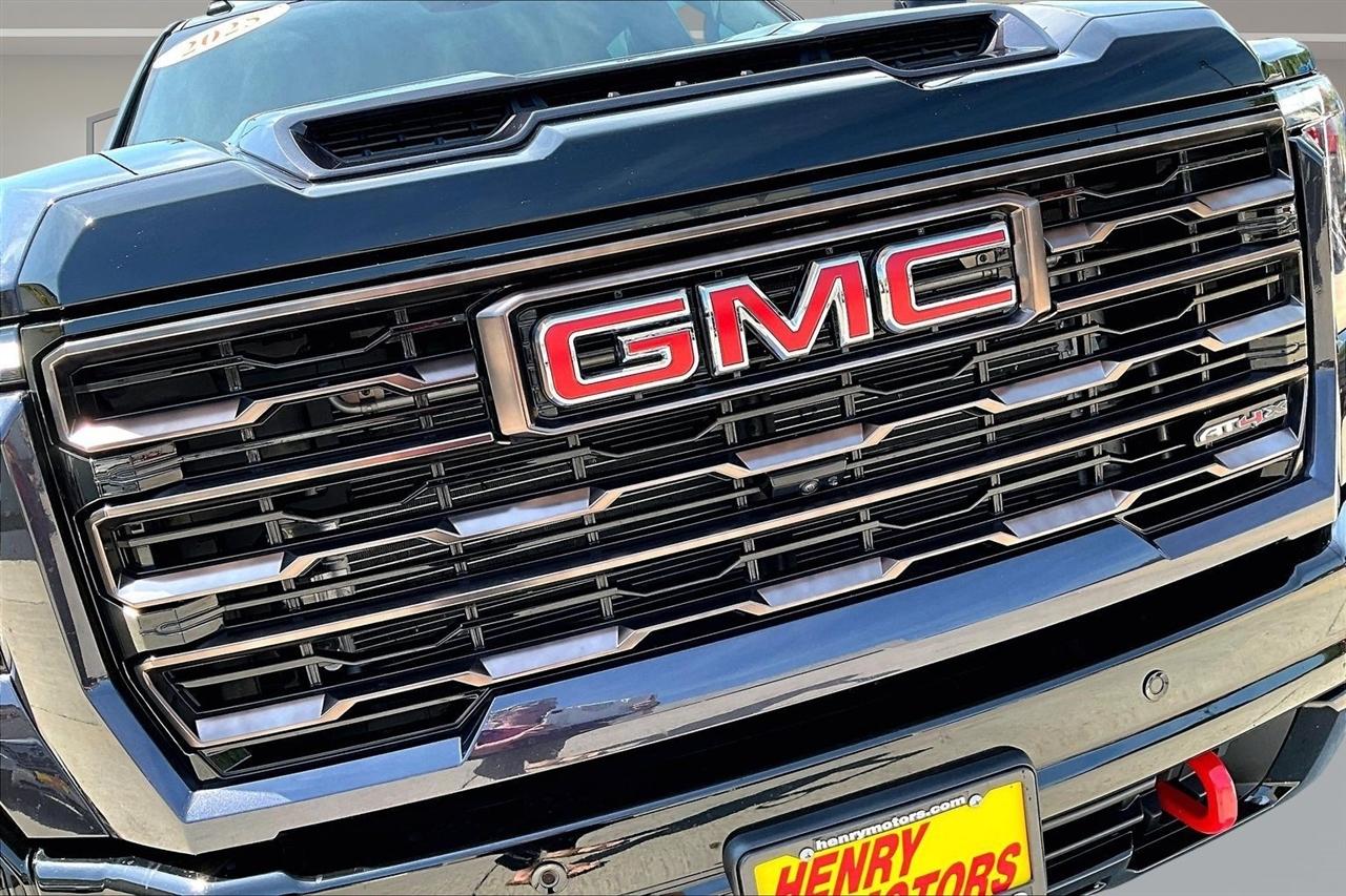 GMC Sierra 2500HD 4WD Crew Cab 159" AT4X 2025
