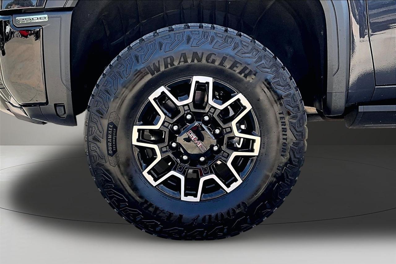 GMC Sierra 2500HD 4WD Crew Cab 159" AT4X 2025