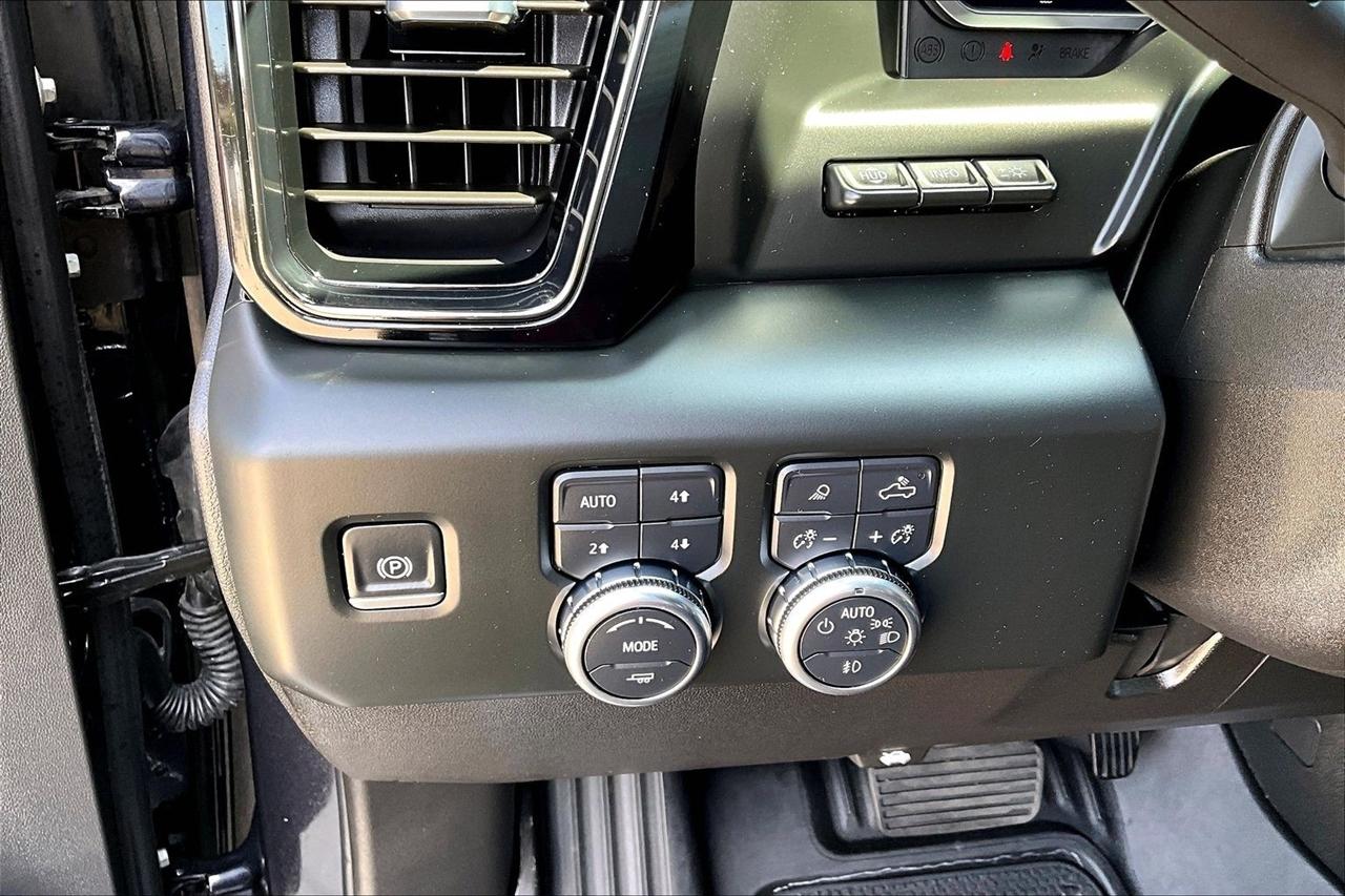 GMC Sierra 2500HD 4WD Crew Cab 159" AT4X 2025