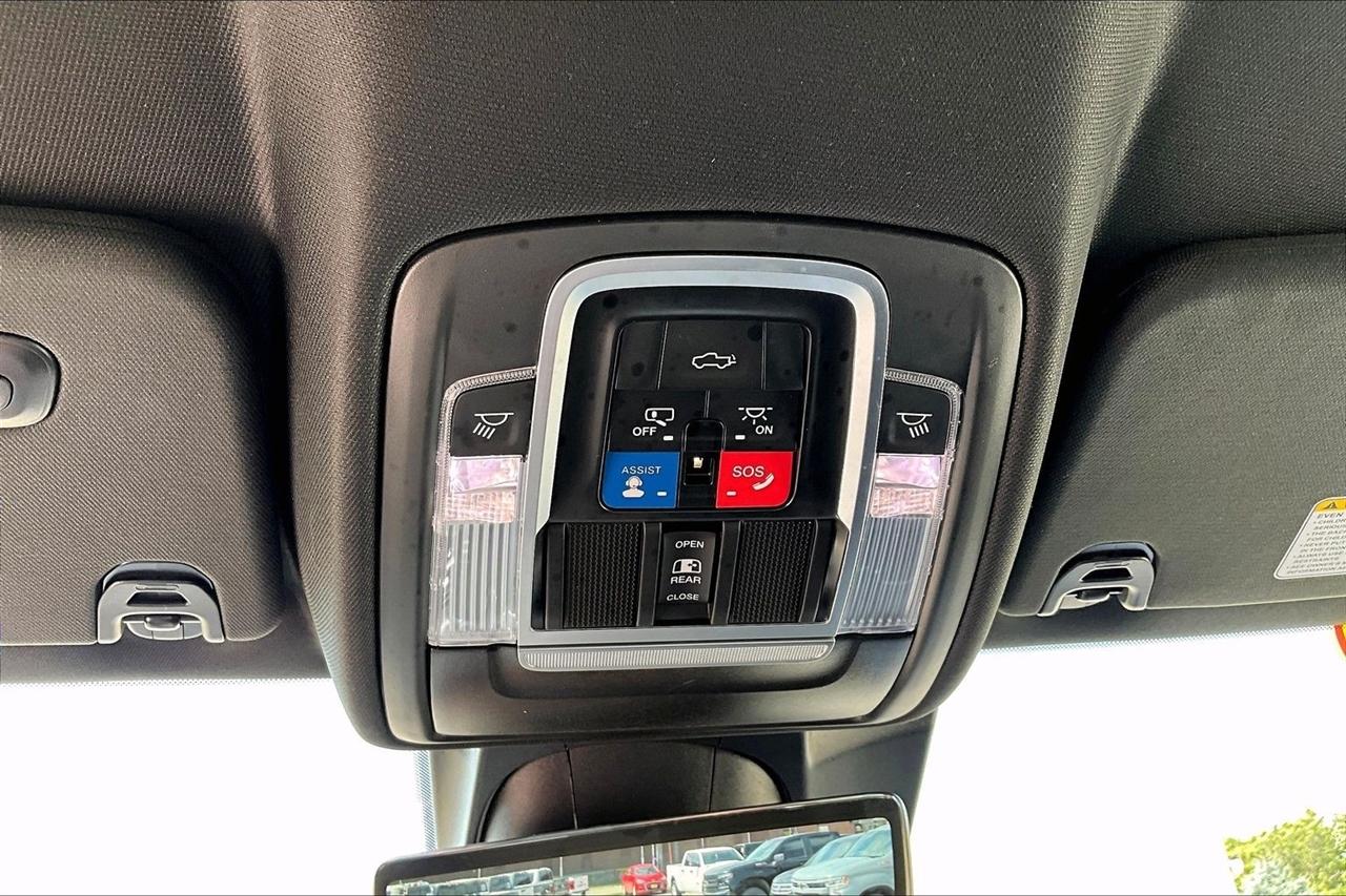 RAM 1500 Limited 4x4 Crew Cab 5'7" Box 2023