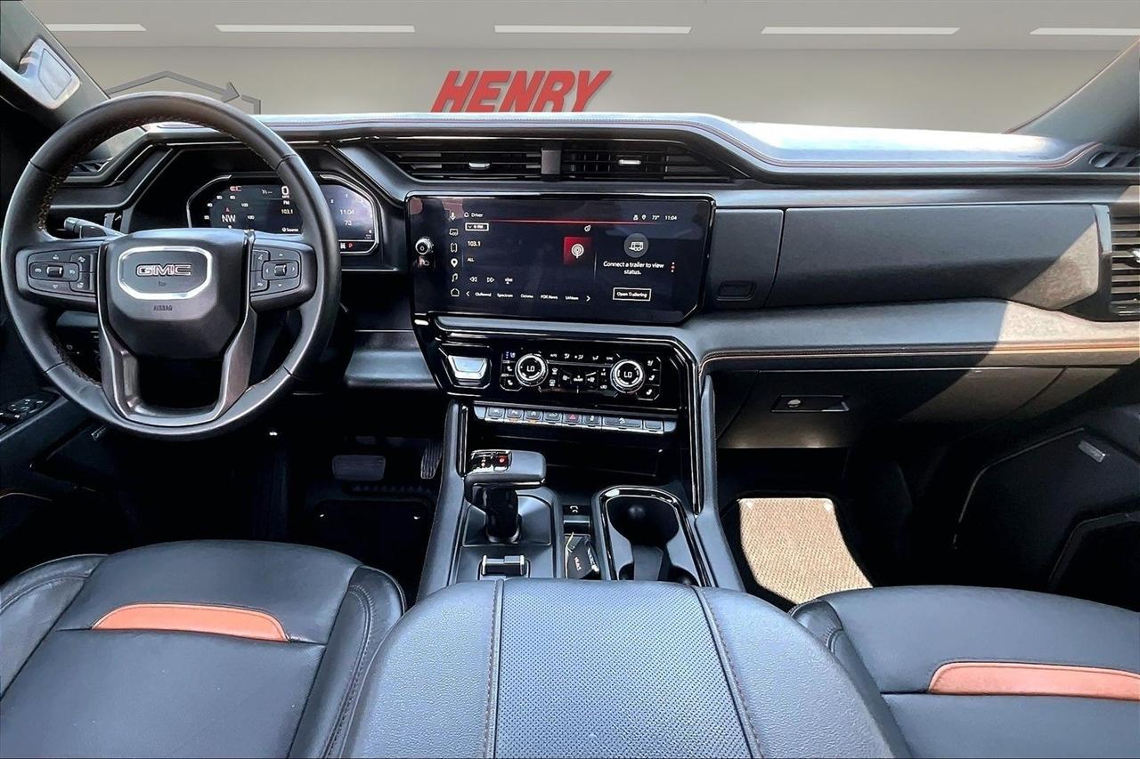 GMC Sierra 1500 4WD Crew Cab 147" AT4 2025
