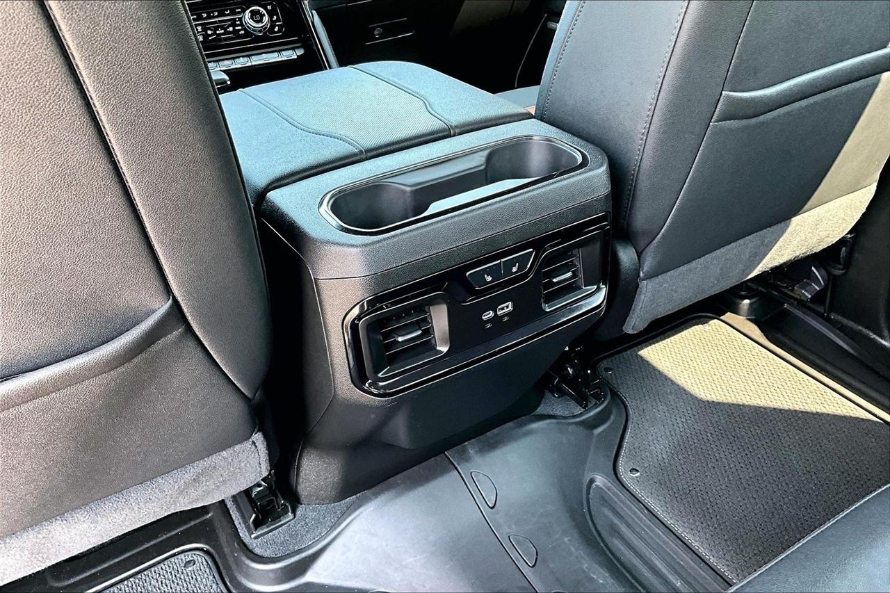 GMC Sierra 1500 4WD Crew Cab 147" AT4 2025