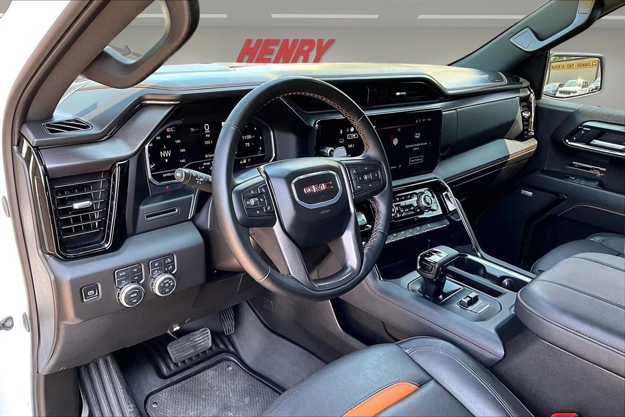 GMC Sierra 1500 4WD Crew Cab 147" AT4 2025