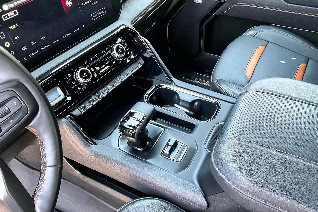 GMC Sierra 1500 4WD Crew Cab 147" AT4 2025