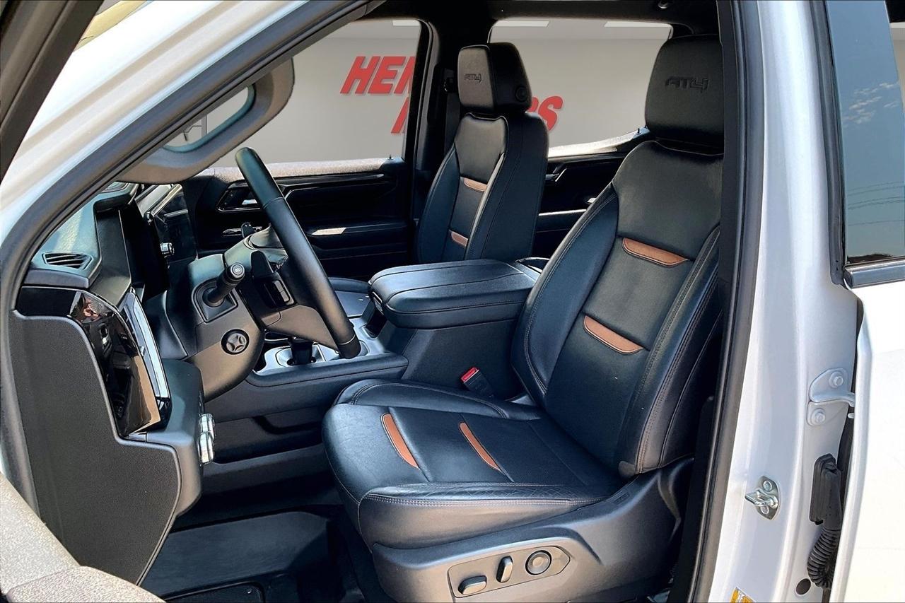 GMC Sierra 1500 4WD Crew Cab 147" AT4 2025