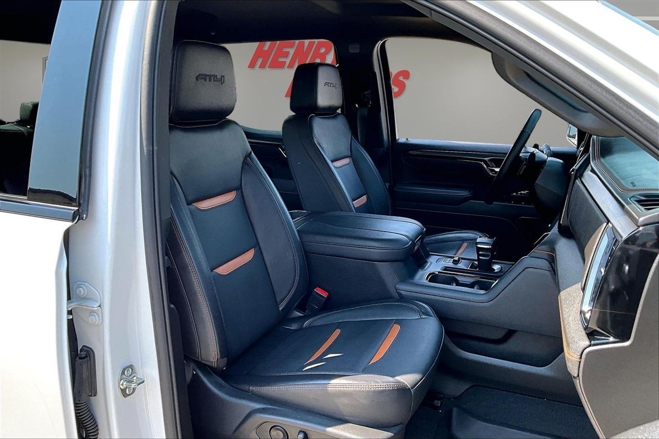 GMC Sierra 1500 4WD Crew Cab 147" AT4 2025