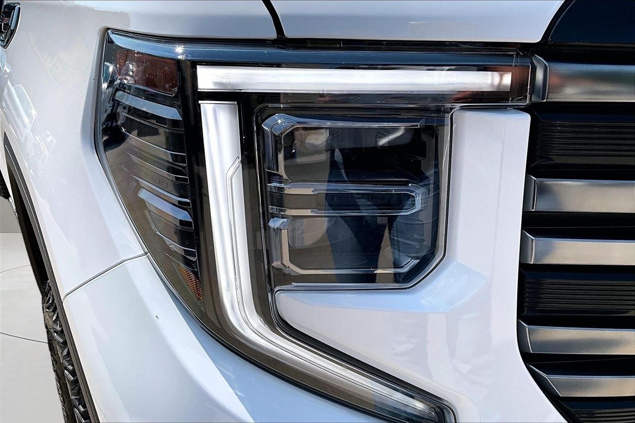 GMC Sierra 1500 4WD Crew Cab 147" AT4 2025