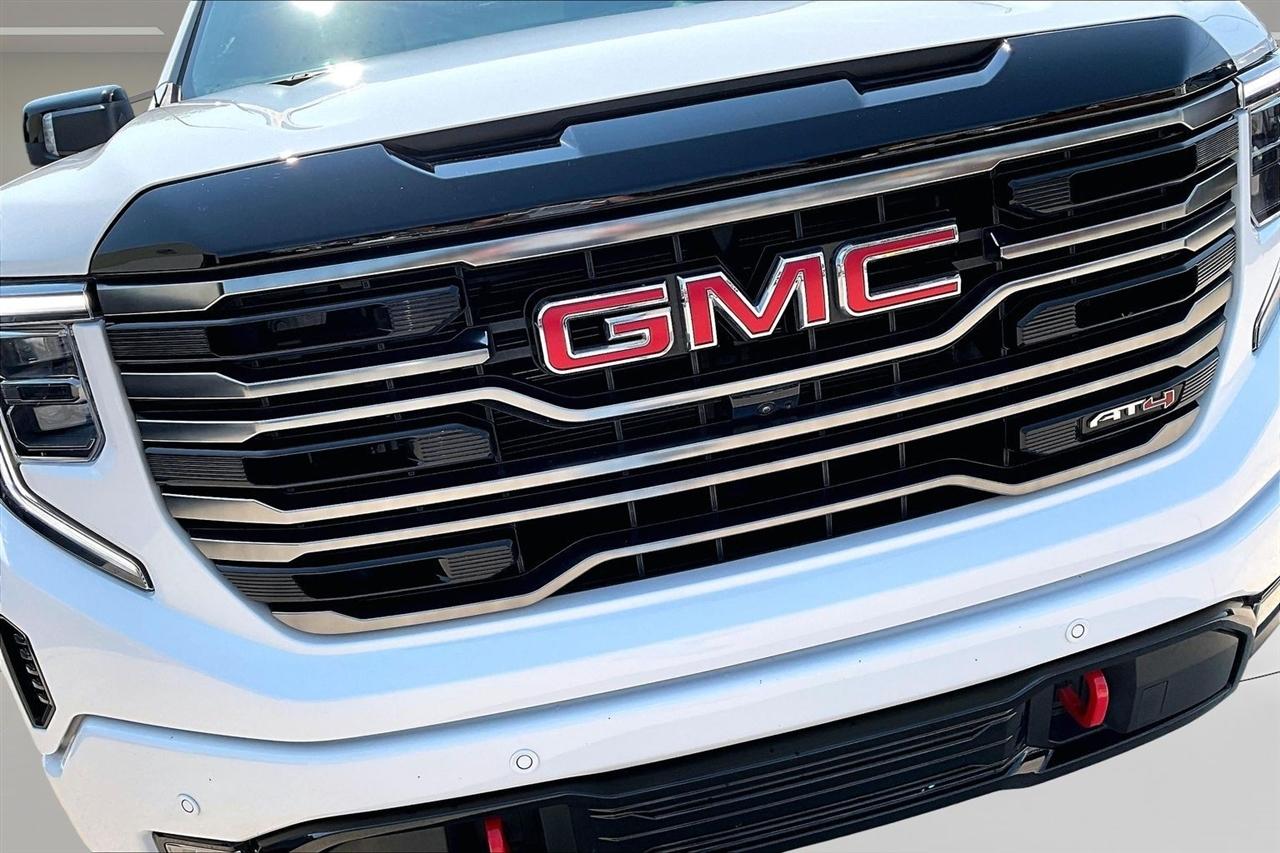GMC Sierra 1500 4WD Crew Cab 147" AT4 2025