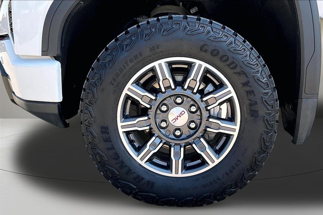 GMC Sierra 1500 4WD Crew Cab 147" AT4 2025