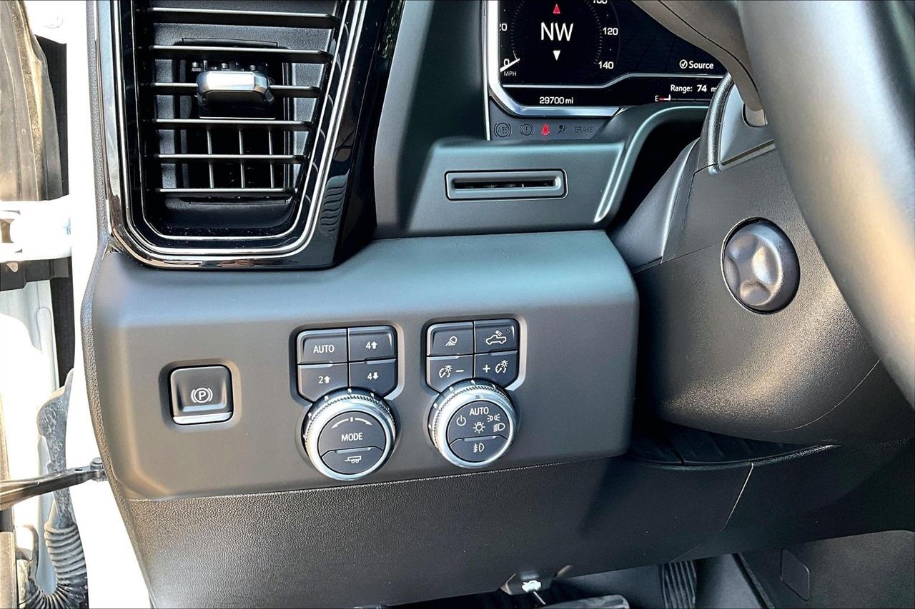 GMC Sierra 1500 4WD Crew Cab 147" AT4 2025