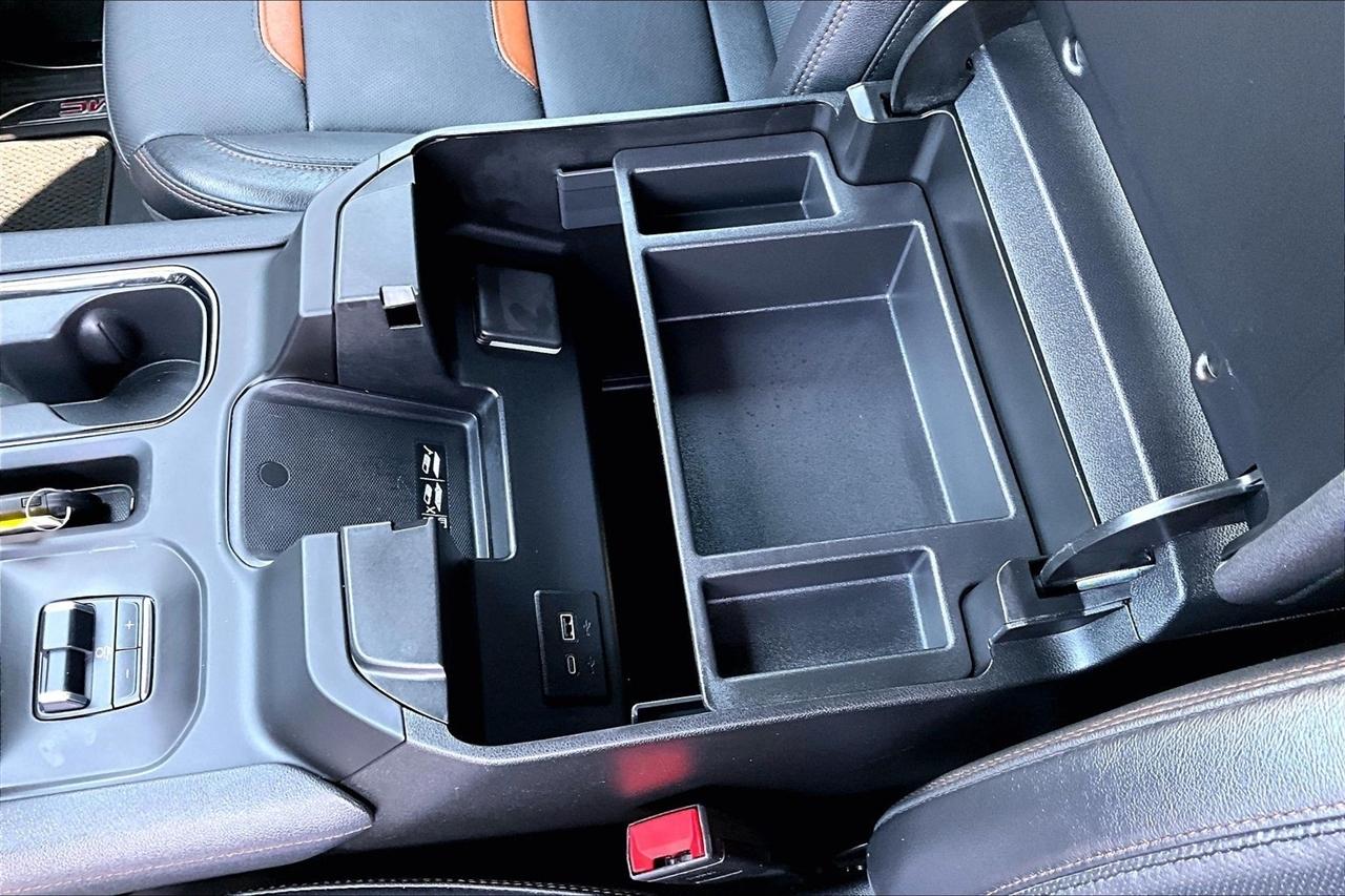 GMC Sierra 1500 4WD Crew Cab 147" AT4 2025