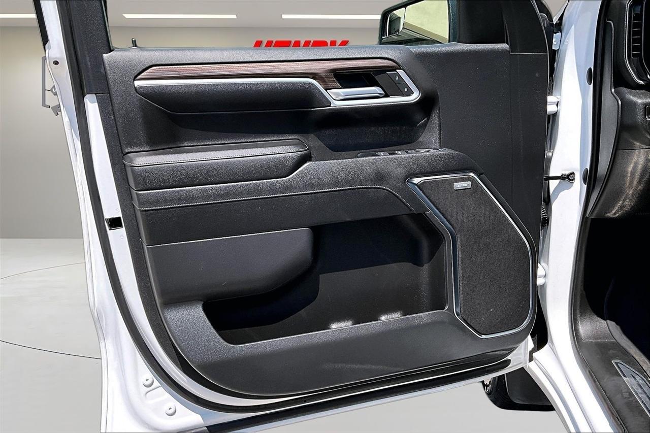 Chevrolet Silverado 1500 4WD Crew Cab 147" RST 2023
