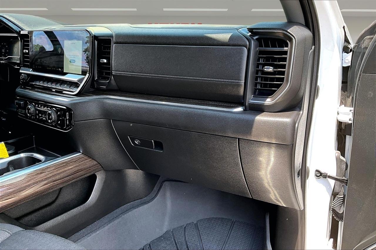 Chevrolet Silverado 1500 4WD Crew Cab 147" RST 2023