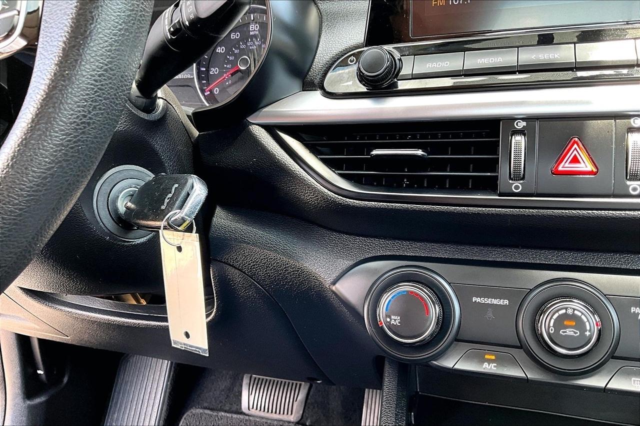 Kia Forte LX IVT 2023