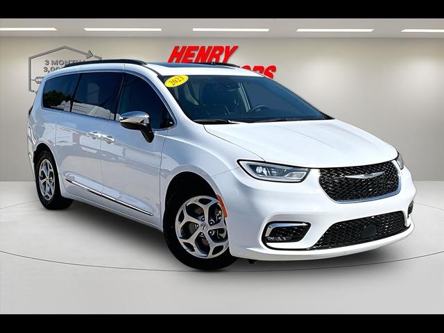 White 2023 Chrysler Pacifica Minivan Front-Wheel Drive Automatic