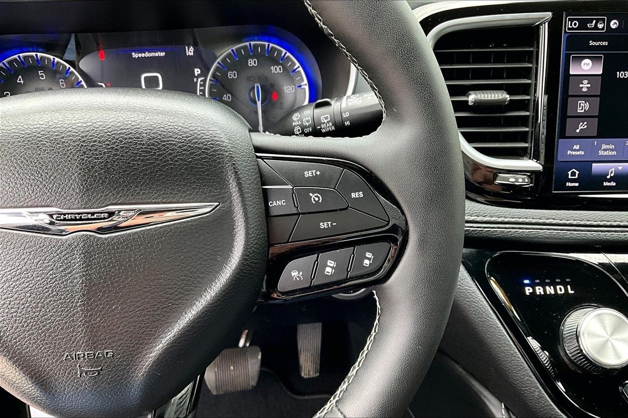 Chrysler Pacifica Limited AWD 2025