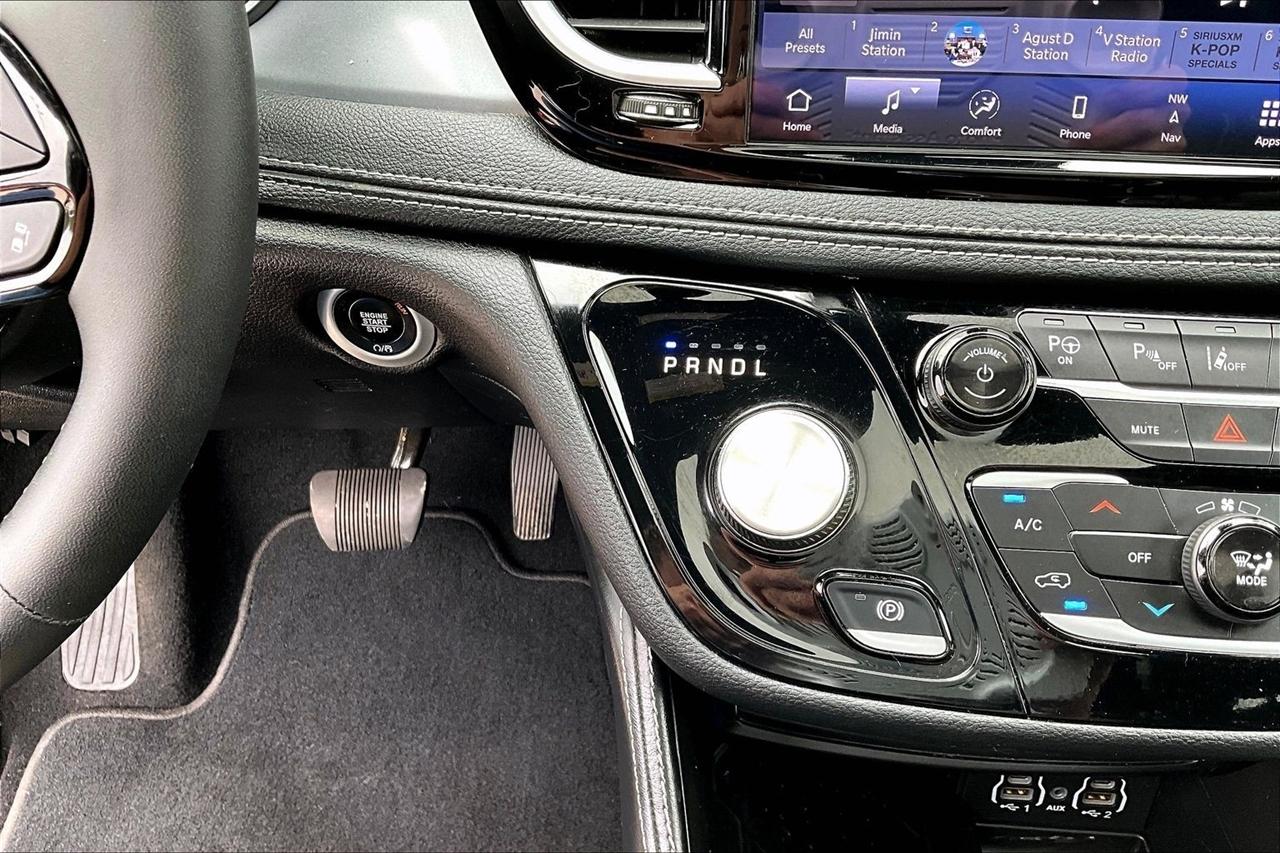 Chrysler Pacifica Limited AWD 2025