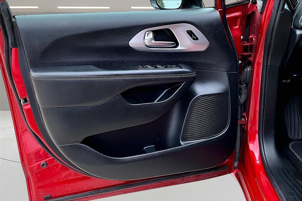 Chrysler Pacifica Limited AWD 2025