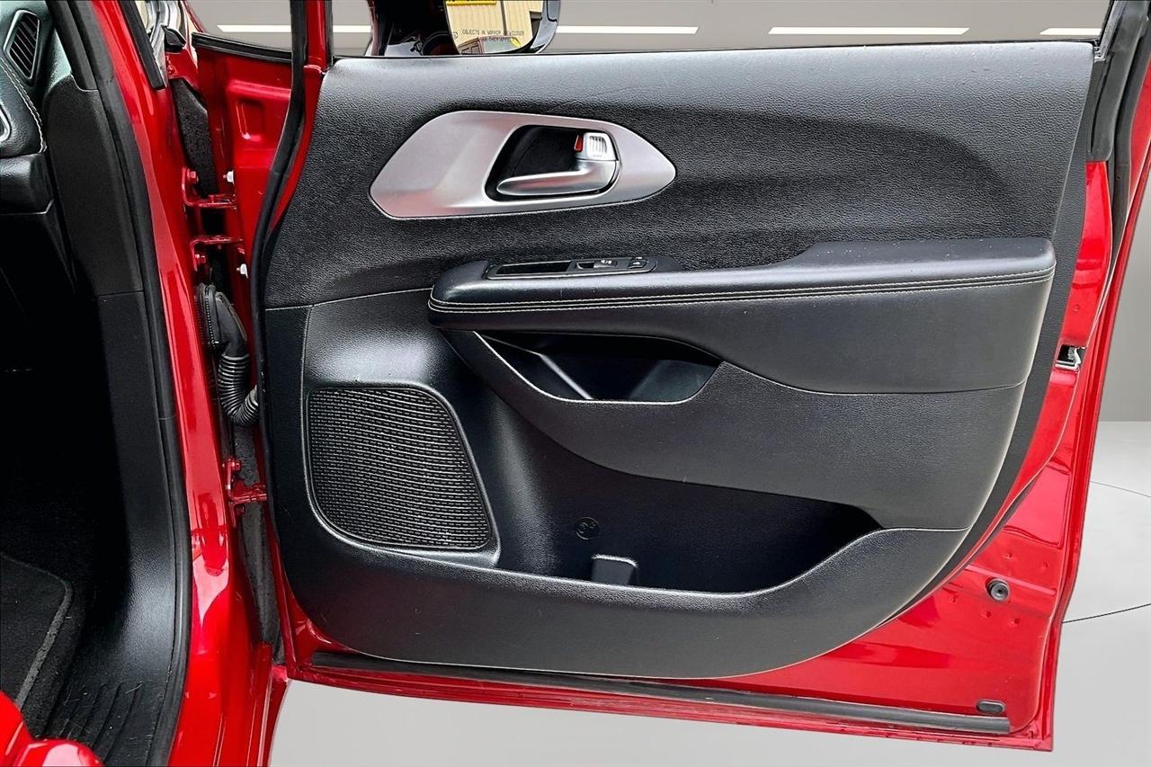Chrysler Pacifica Limited AWD 2025