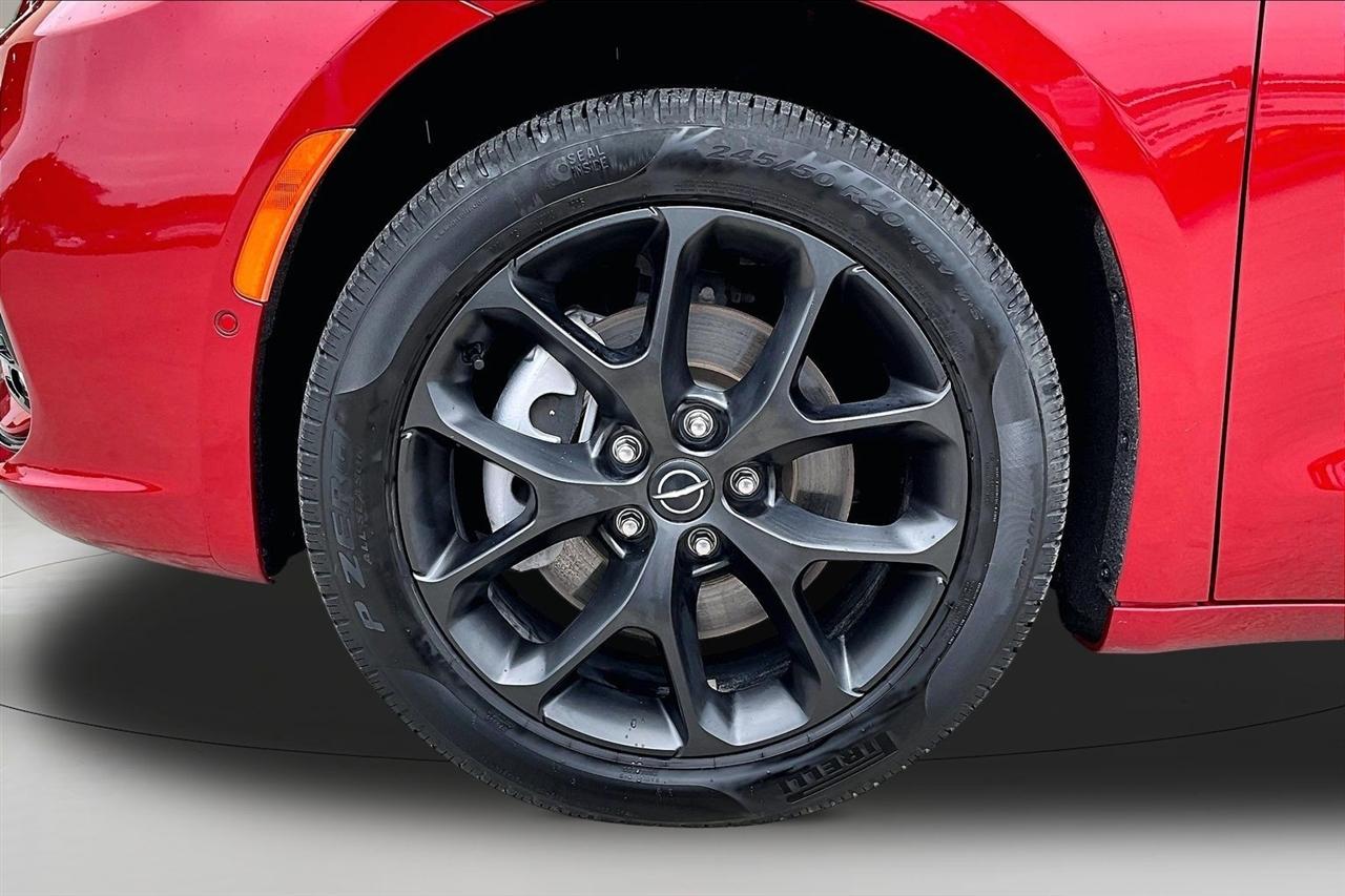 Chrysler Pacifica Limited AWD 2025