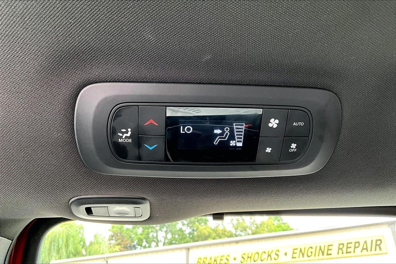 Chrysler Pacifica Limited AWD 2025