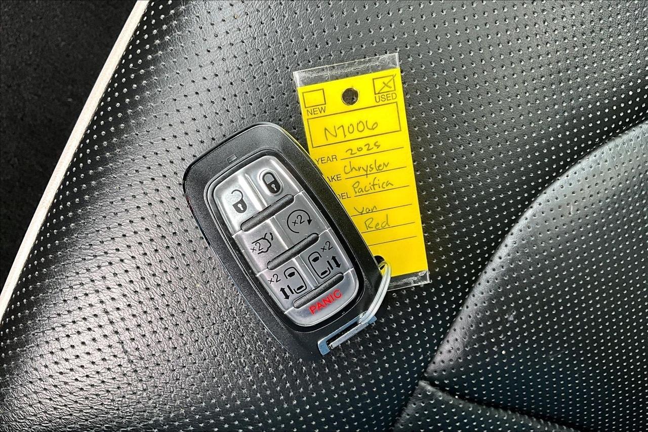 Chrysler Pacifica Limited AWD 2025