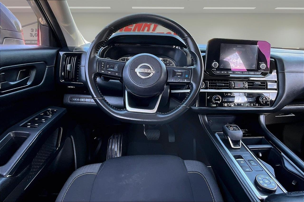 Nissan Pathfinder SV 4WD 2024