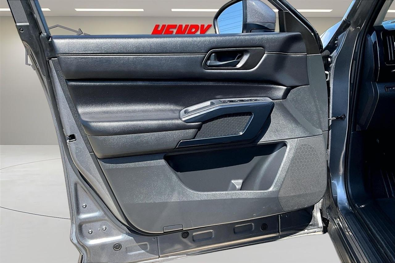 Nissan Pathfinder SV 4WD 2024