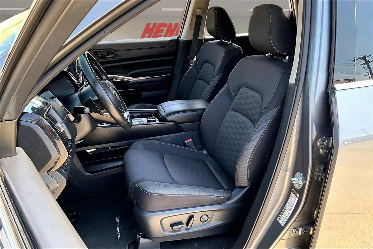 Nissan Pathfinder SV 4WD 2024