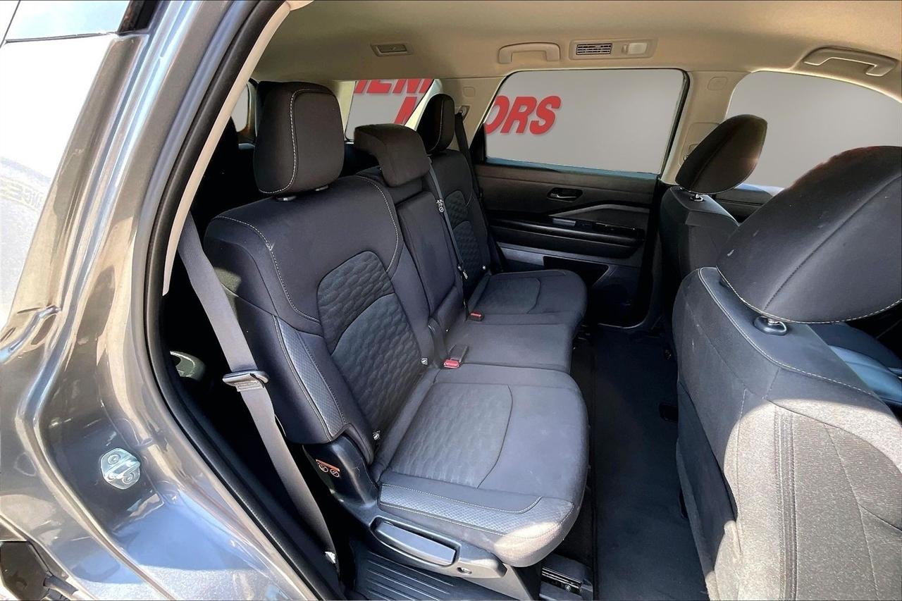 Nissan Pathfinder SV 4WD 2024