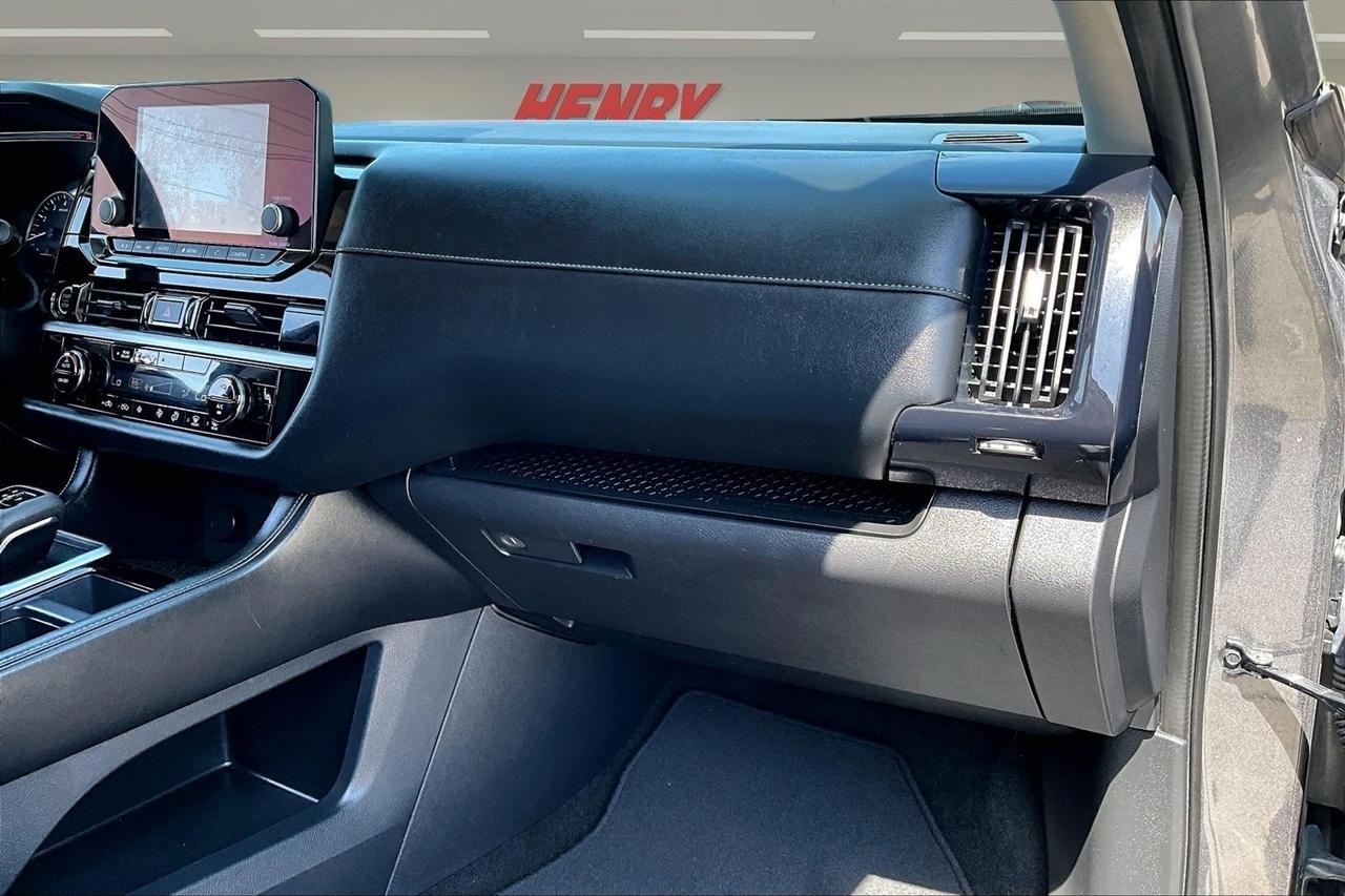 Nissan Pathfinder SV 4WD 2024