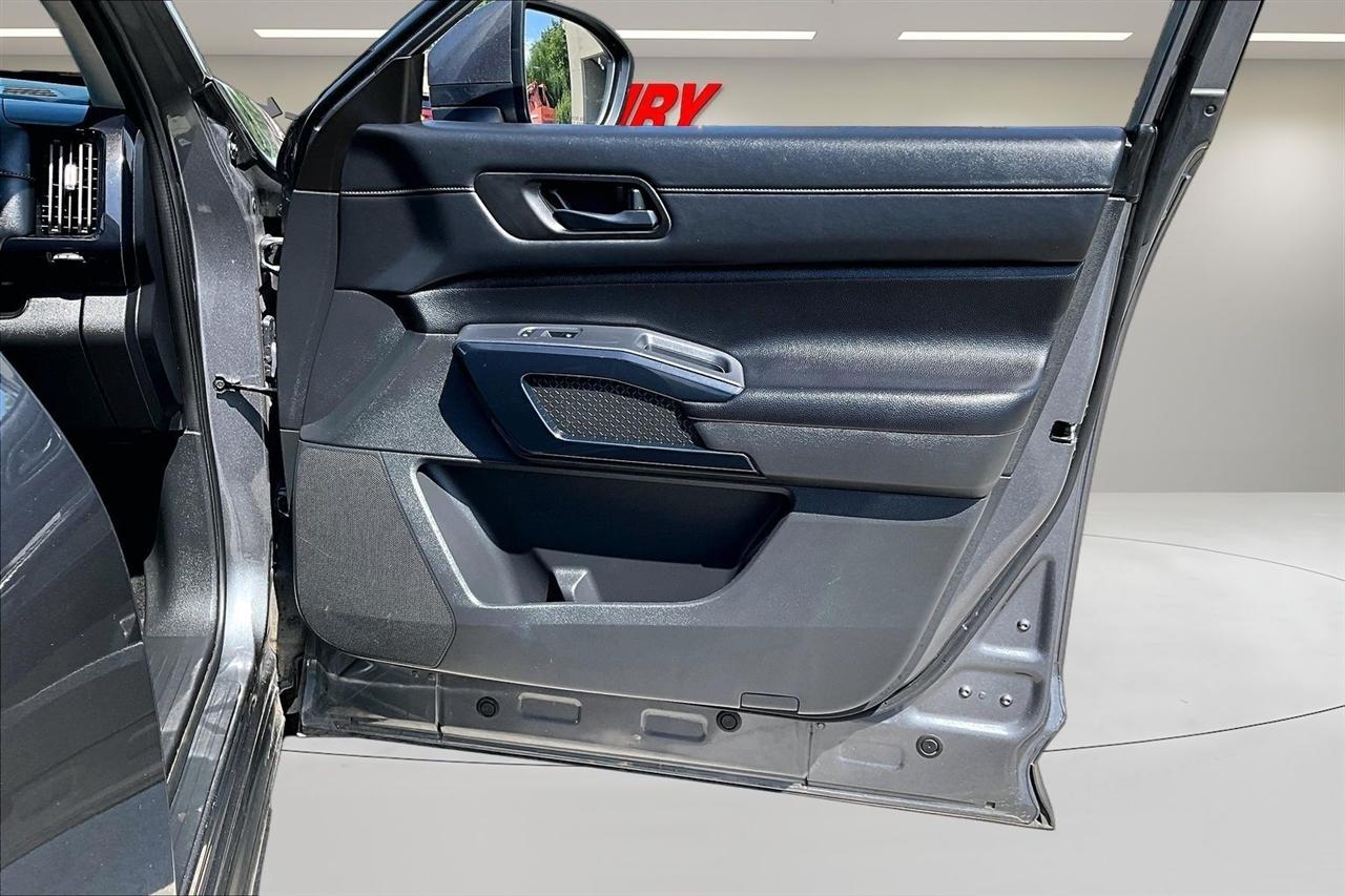Nissan Pathfinder SV 4WD 2024