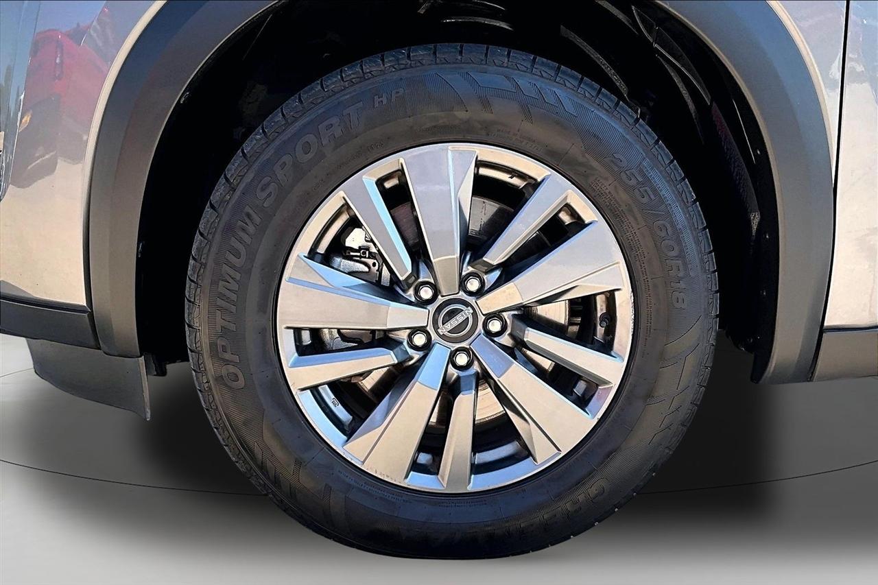 Nissan Pathfinder SV 4WD 2024