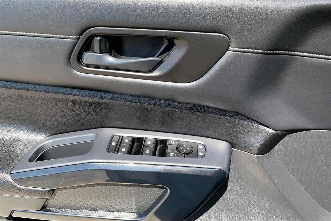 Nissan Pathfinder SV 4WD 2024