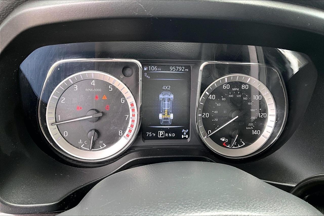 Nissan Titan XD 4WD Crew Cab SV Gas 2016