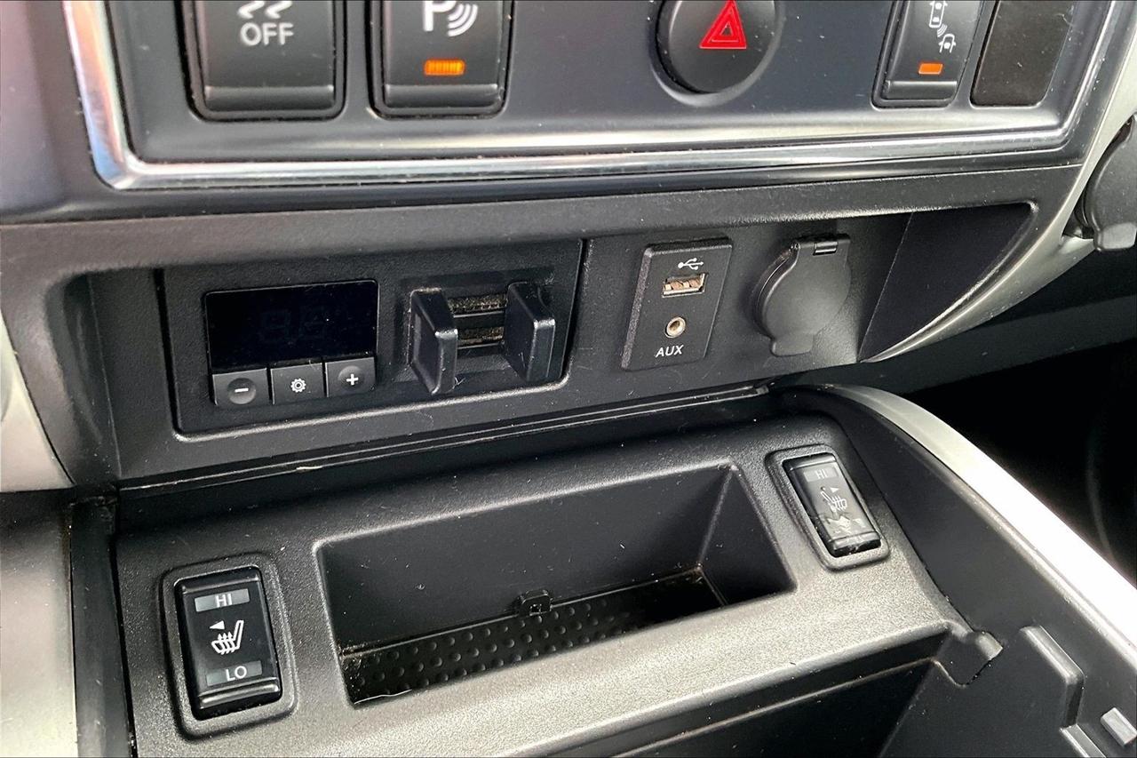 Nissan Titan XD 4WD Crew Cab SV Gas 2016