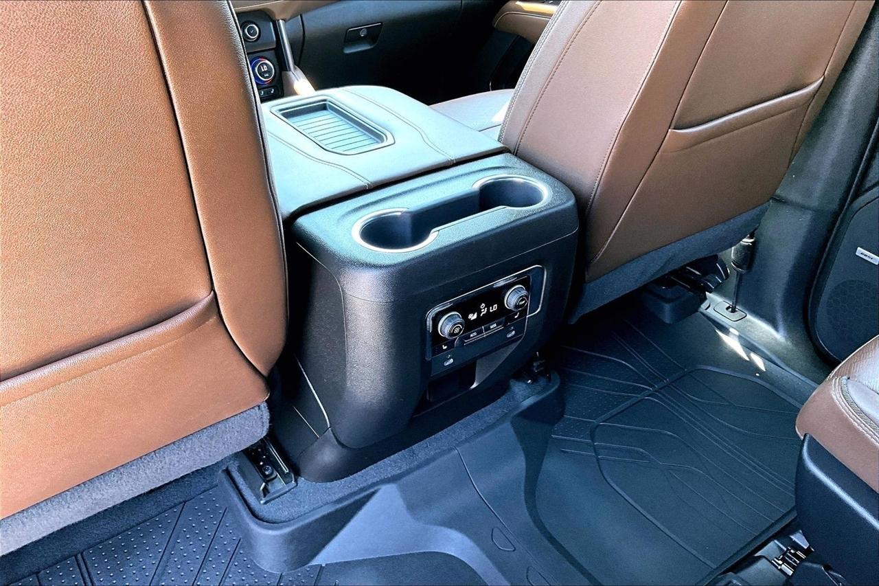 Chevrolet Suburban 4WD 4dr High Country 2023