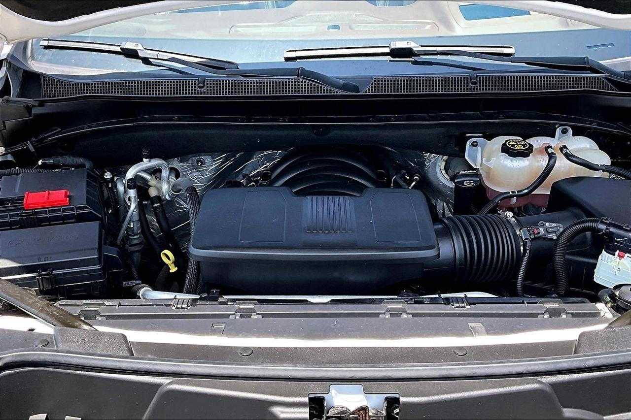 Chevrolet Suburban 4WD 4dr High Country 2023