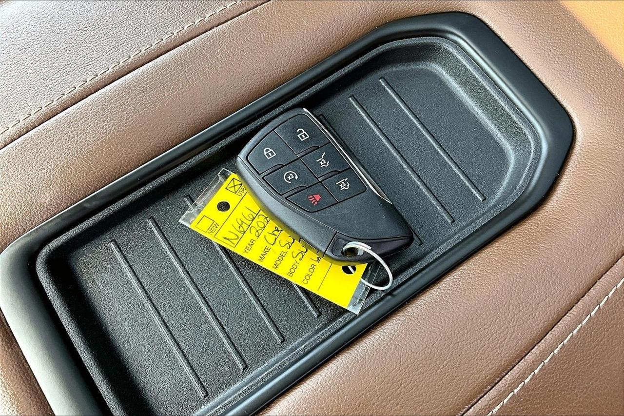 Chevrolet Suburban 4WD 4dr High Country 2023
