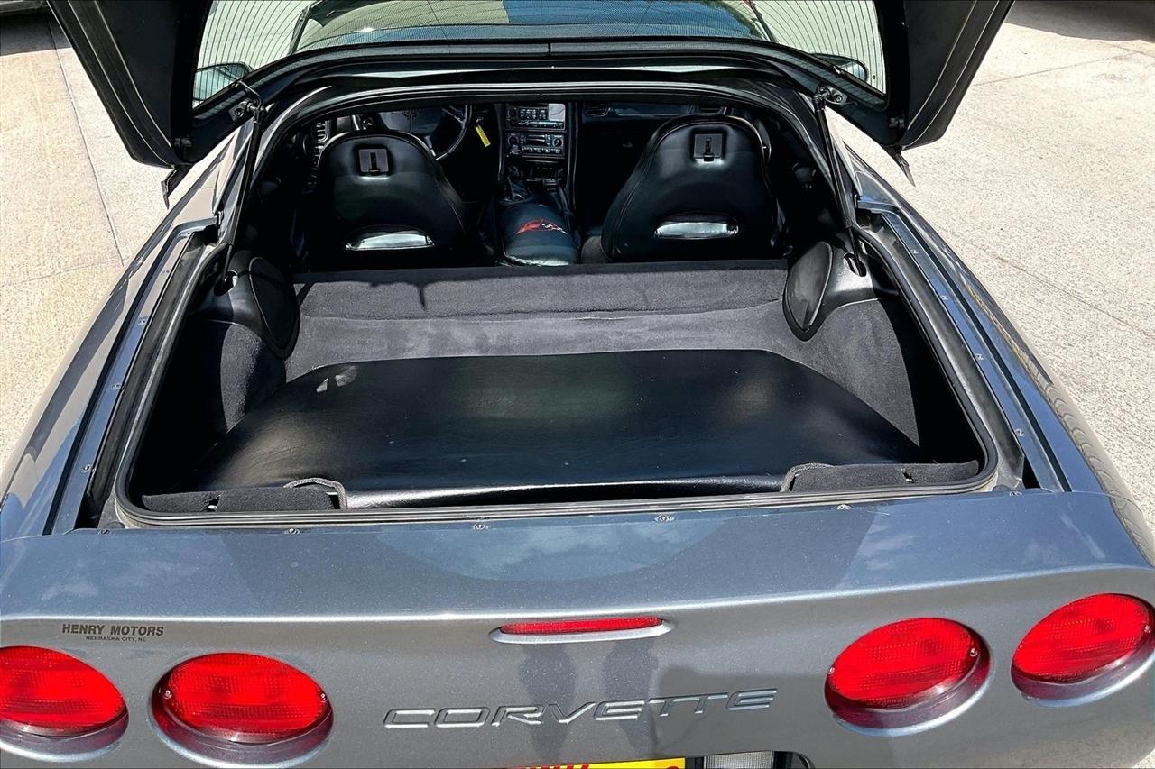 Chevrolet Corvette  2004
