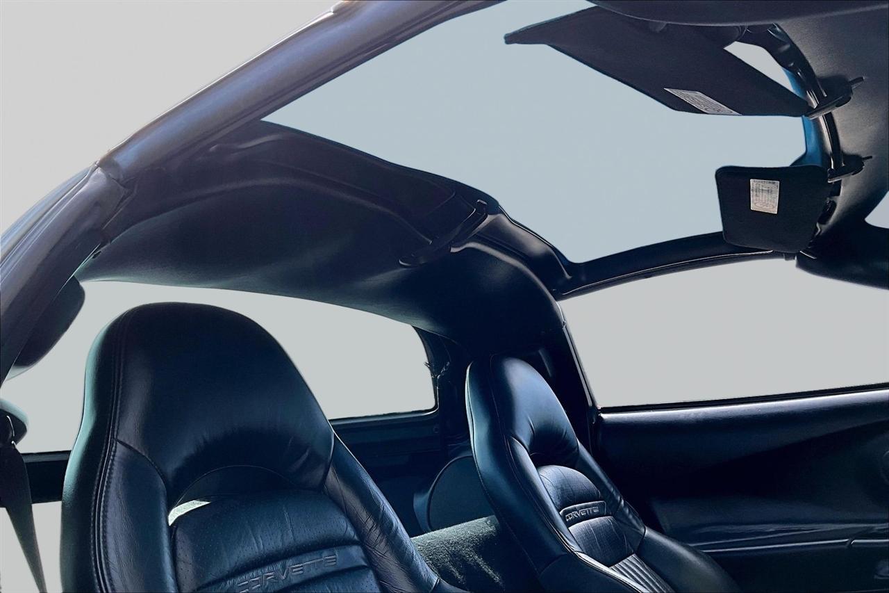 Chevrolet Corvette  2004