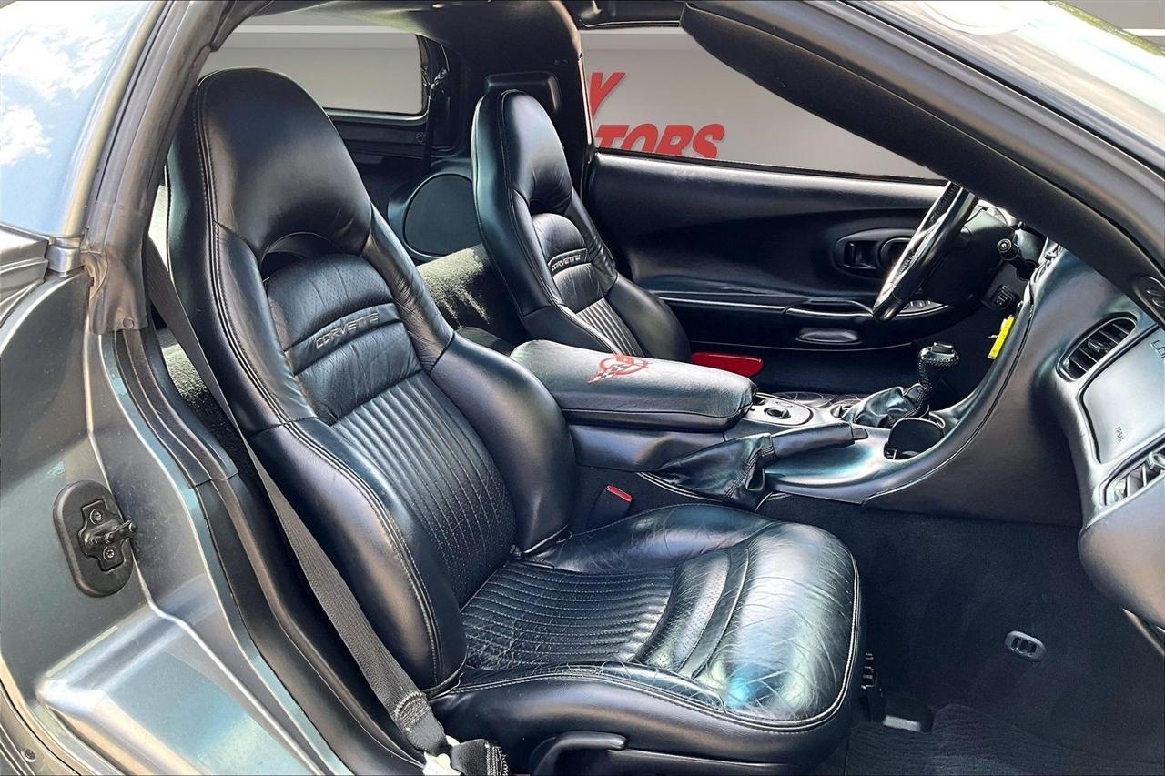 Chevrolet Corvette  2004