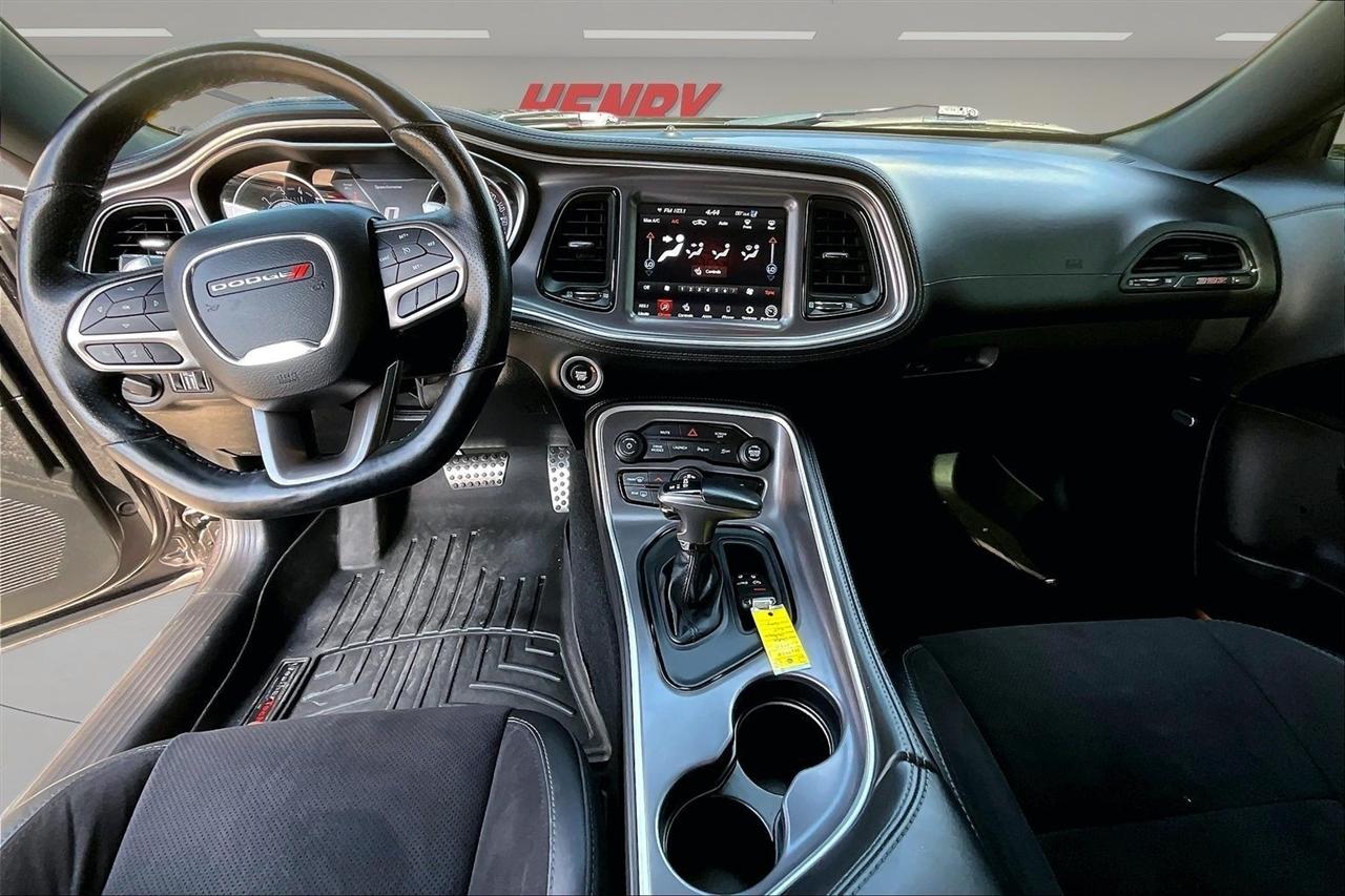 Dodge Challenger  2020