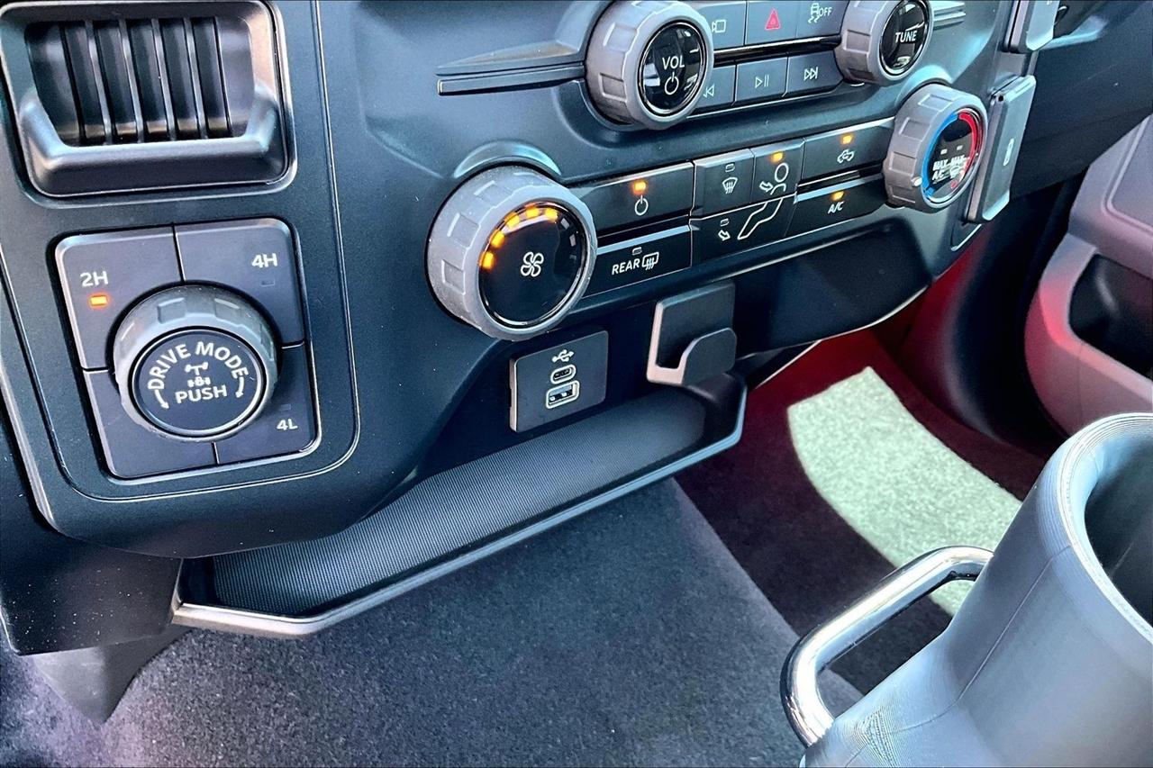 Ford F-150  2025